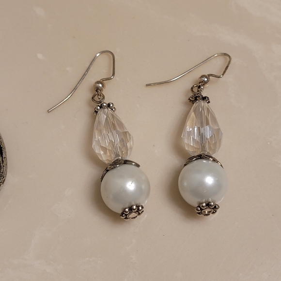 Silver and Pearl Beaded Jewelry Set - Picture 8 of 8